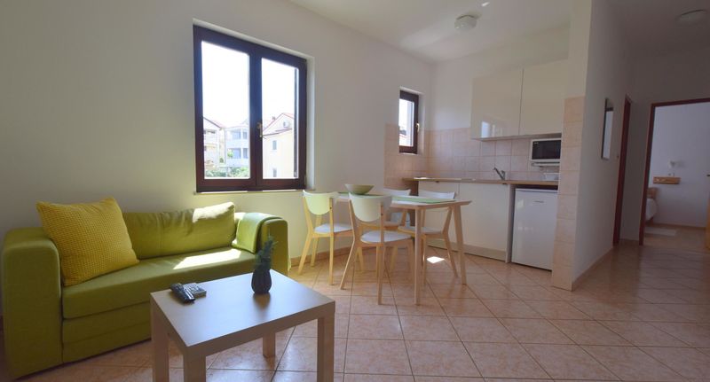 Apartman pro 5 os. se 3 ložnicemi - Apartments Vera Malinska, foto 1