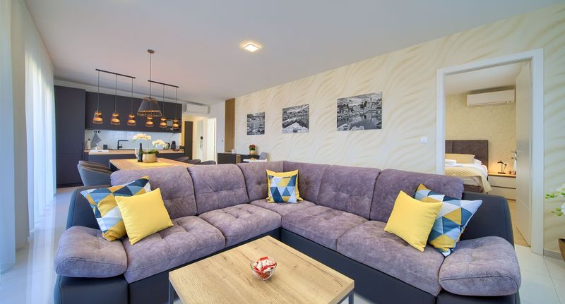 Apartman pro 6 os. se 3 ložnicemi - Apartment Crystal Aura 2 Malinska II, foto 1