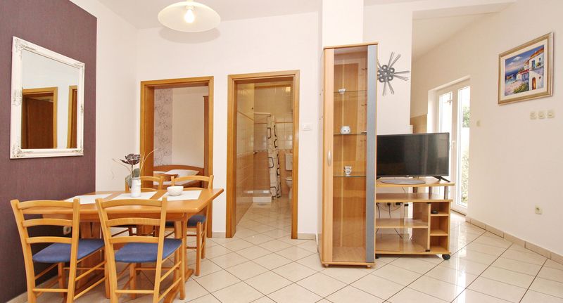 Apartman pro 6 os. se 3 ložnicemi - Apartments Villa Limun Baska, foto 1