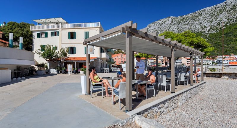 Apartman s klimatizací s balkónem pro 6 os. se 3 ložnicemi A-20373-a - Apartments By The Sea Igrane, Makarska - 20373 Igrane, foto 1