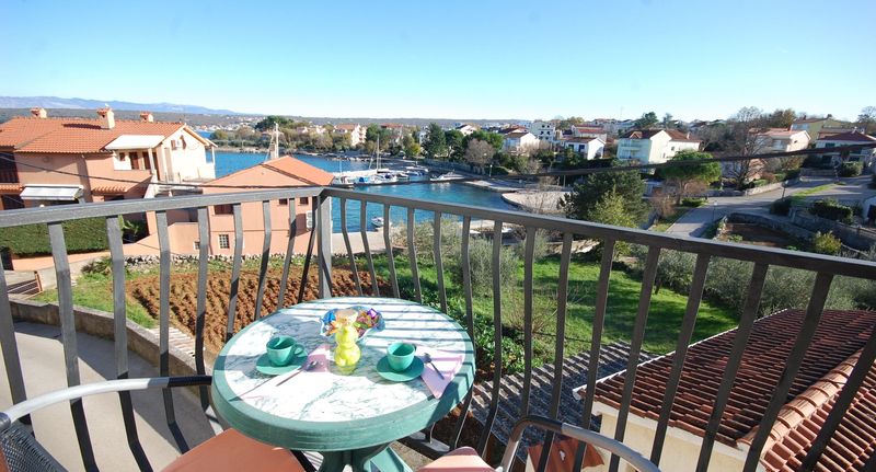 Apartman s klimatizací s balkónem s manželskou postelí s 1 ložnicí A-20659-a - Apartments By The Sea Vantačići, Krk - 20659 Vantačići, foto 1