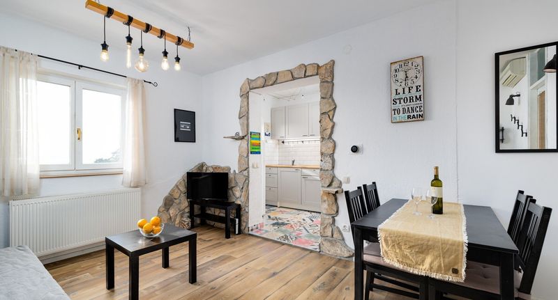 Apartman s klimatizací s terasou pro 3 os. s 1 ložnicí A-21769-a - Apartments With Parking Space Njivice, Krk - 21769 Njivice, foto 1