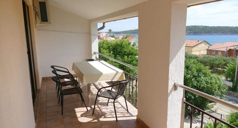 Apartman s klimatizací s balkónem pro 6 os. se 2 ložnicemi A-22362-a - Apartments By The Sea Banjol, Rab - 22362 Banjol, foto 1