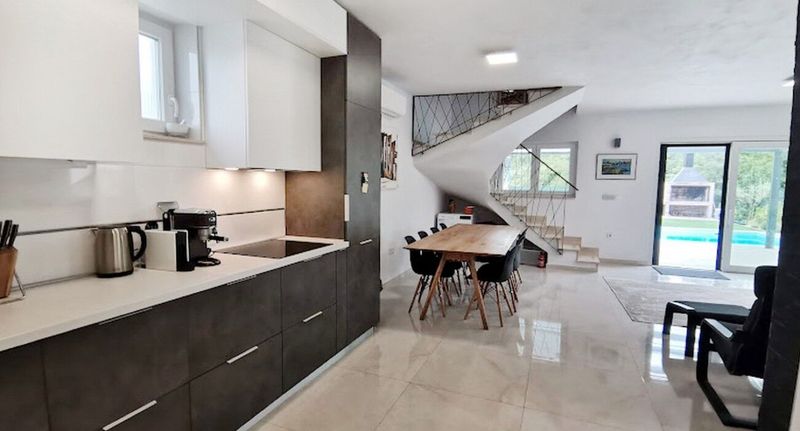 Apartman s klimatizací s terasou pro 10 os. s 5 ložnicemi K-22401 - Holiday House With A Swimming Pool Fratrici, Umag - 22401 Fratrici, foto 1