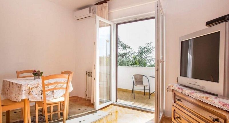 Apartman s klimatizací s terasou pro 3 os. s 1 ložnicí A-22527-a - Apartments With Parking Space Rovinj - 22527, foto 1
