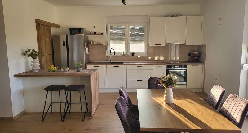 Apartman s klimatizací s terasou pro 6 os. se 2 ložnicemi K-22537 - Holiday House With A Swimming Pool Ljubač, Zadar - 22537 Ljubač, foto 1