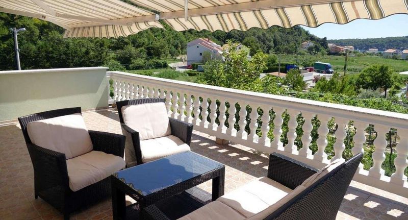 Apartman s klimatizací s terasou pro 4 os. se 2 ložnicemi A-22562-b - Apartments With Parking Space Palit, Rab - 22562 Palit, foto 1