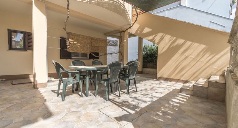 Apartman pro 5 os. se 3 ložnicemi - Apartments Murter Jurjako, foto 1