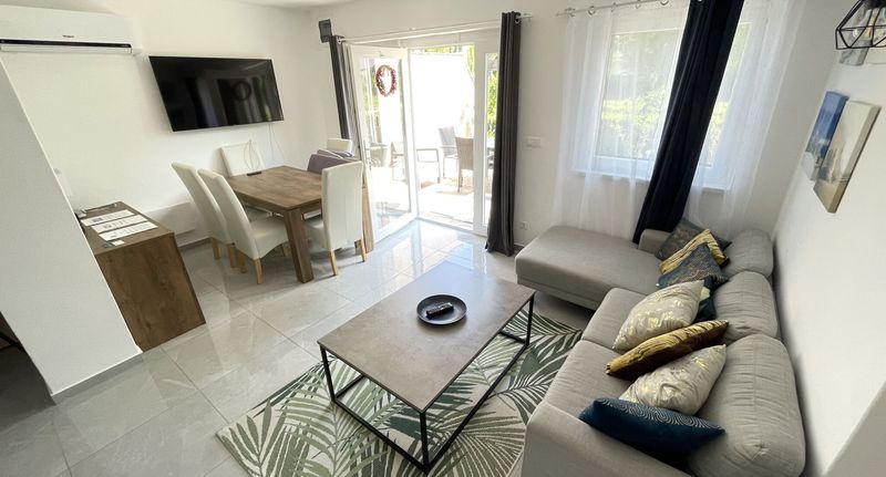 Apartman s terasou pro 6 os. se 3 ložnicemi na přízemí - Írisz Apartman Balatonmáriafürdő, foto 1
