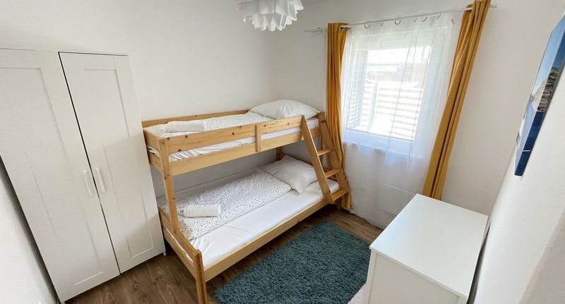 Apartman s klimatizací pro 4 os. se 2 ložnicemi na poschodí - Írisz Apartman Balatonmáriafürdő, foto 1