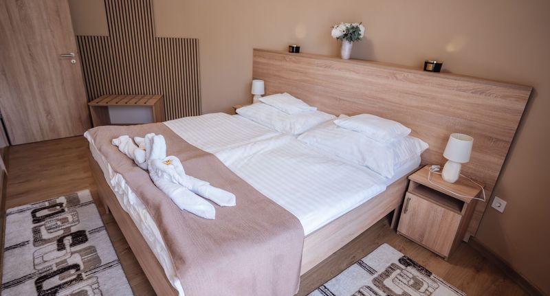 Rodinný Apartman pro 4 os. se 2 ložnicemi přízemní - Szabó Vendégház Tiszafüred, foto 1