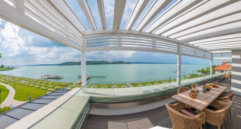 Grand Suite s Panoramou 180° Suita pro 7 os. s 5 ložnicemi - BalaLake Resort Szántód, foto 1