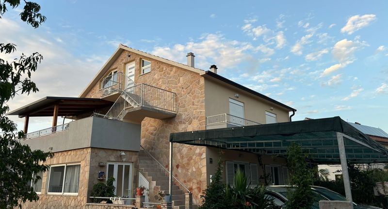 Apartman s klimatizací s balkónem pro 6 os. se 2 ložnicemi A-4040-b - Apartments With Parking Space Jelsa, Hvar - 4040 Jelsa, foto 1