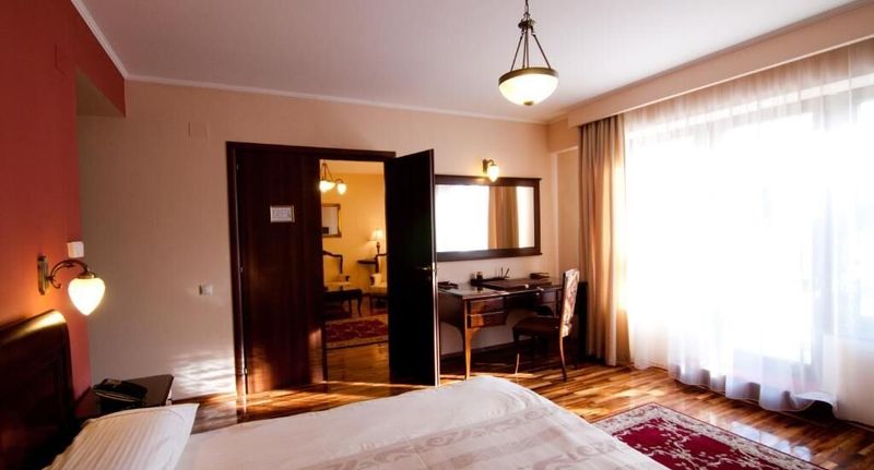 Apartman s balkónem s manželskou postelí s 1 ložnicí na straně bazénu - The Elite - Oradea's Legendary Hotel Oradea, foto 1