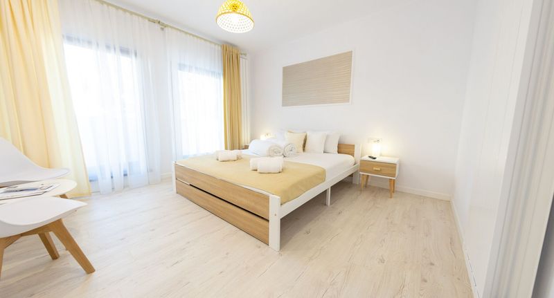 Pokoj s manželskou postelí s výhledem do zahrady - Pensiunea Casa cu Nuc Alba Iulia, foto 1