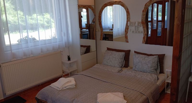 Apartman se sprchou s vlastní kuchyňkou pro 2 os. s 1 ložnicí (s možností přistýlky) - Tükör Apartman Martonvásár, foto 1