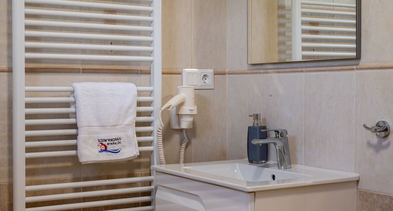 Apartman (jako celek) pro 13 os. s výhledem na řeku celý Dům - Harcsafogó Vendégház Békésszentandrás, foto 1