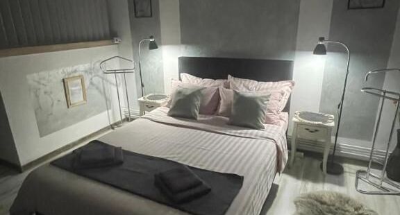 Silver Apartman s manželskou postelí s 1 ložnicí na poschodí (s možností přistýlky) - Central Studio LCS Hunedoara, foto 1
