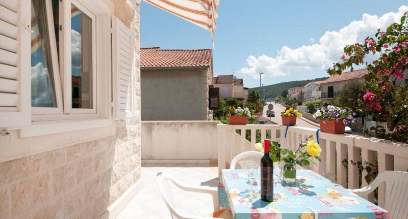 Apartman pro 4 os. se 2 ložnicemi - Apartment Anec Supetar, foto 1