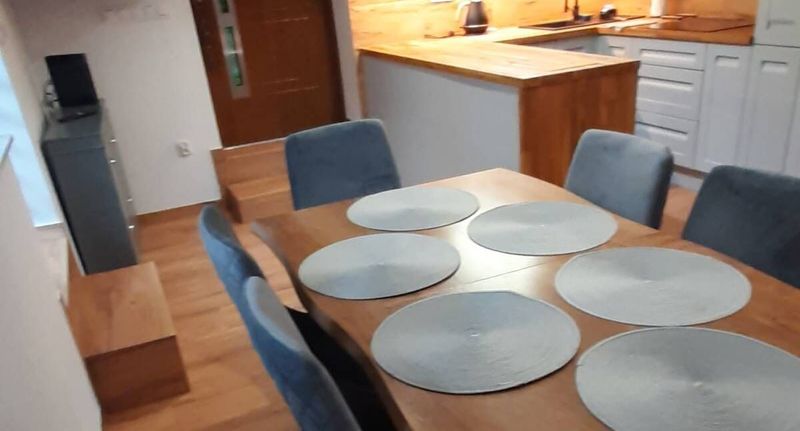 Apartman s terasou s privátní koupelnou mimo apartmán pro 4 os. se 2 ložnicemi (s možností přistýlky) - Willa Rosa Szklarska Poręba, foto 1
