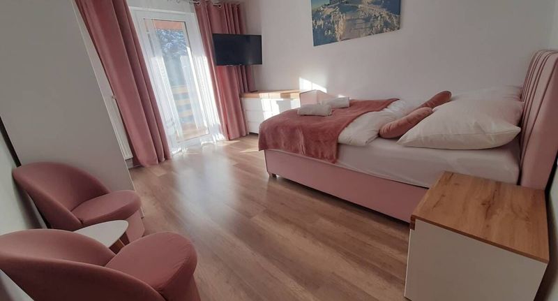 Apartman s balkónem s vlastní kuchyní pro 6 os. se 3 ložnicemi (s možností přistýlky) - Willa Rosa Szklarska Poręba, foto 1