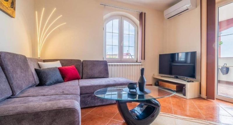 Apartman s klimatizací pro 3 os. se 2 ložnicemi na poschodí (s možností přistýlky) - Apartments Laganini Novi Vinodolski, foto 1