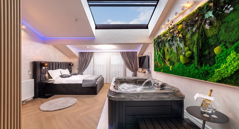 King Suita s manželskou postelí s 1 ložnicí na poschodí - Hotel Crystal Luxury Craiova, foto 47