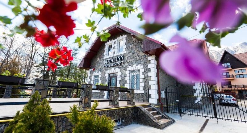 Rekreační dům (jako celek) pro 16 os. - Pensiunea Royal Inn Bușteni Adults Only, foto 1
