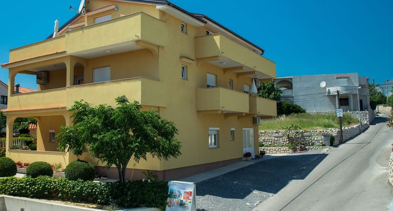 Apartman s klimatizací s balkónem pro 4 os. s 1 ložnicí A-23156-b - Apartments With Parking Space Lopar, Rab - 23156 Lopar, foto 1