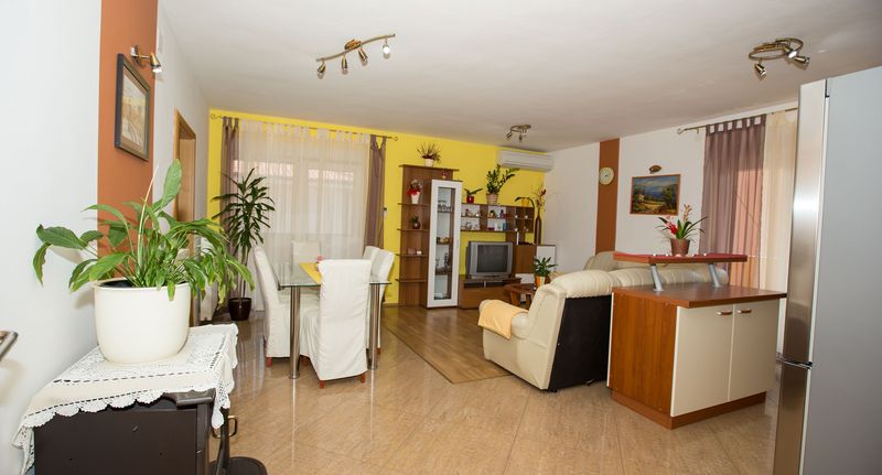 Apartman s klimatizací s balkónem pro 6 os. se 2 ložnicemi A-23156-c - Apartments With Parking Space Lopar, Rab - 23156 Lopar, foto 1
