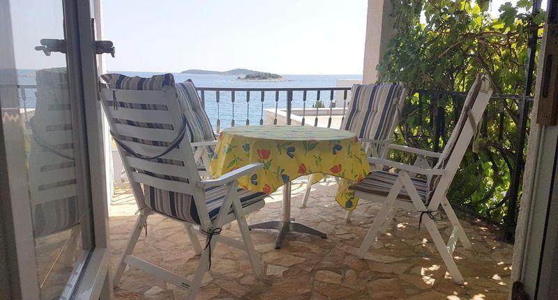 Apartman s klimatizací s terasou pro 4 os. se 2 ložnicemi A-23439-a - Apartments By The Sea Rogoznica - 23439, foto 1
