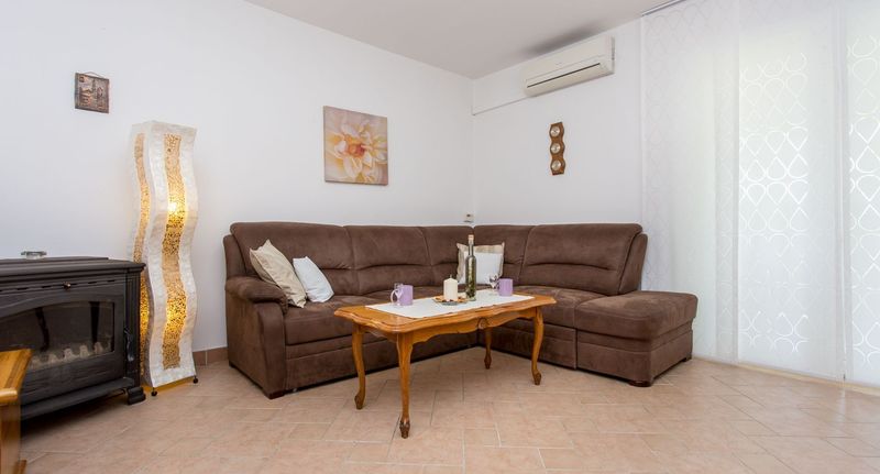 Apartman pro 6 os. se 3 ložnicemi - Apartment Seršić Baska, foto 1