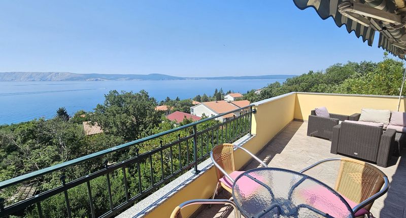 Apartman s terasou pro 4 os. se 2 ložnicemi s výhledem na moře (s možností přistýlky) - Apartmani Blaž Novi Vinodolski, foto 1