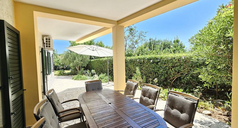 Apartman s terasou pro 6 os. se 3 ložnicemi přízemní (s možností přistýlky) - Apartmani Blaž Novi Vinodolski, foto 1