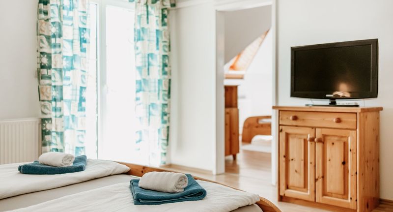 Pokoj s balkónem pro 4 os. na poschodí - Kék Vendégház Family Resort Gyenesdiás, foto 1