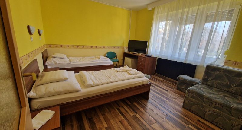Pokoj pro 3 os. na poschodí na přízemí - Nyaraló Centrum Balatonszemes, foto 3