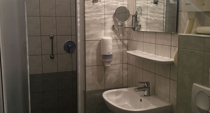 Pokoj pro 4 os. na poschodí na přízemí - Nyaraló Centrum Balatonszemes, foto 4