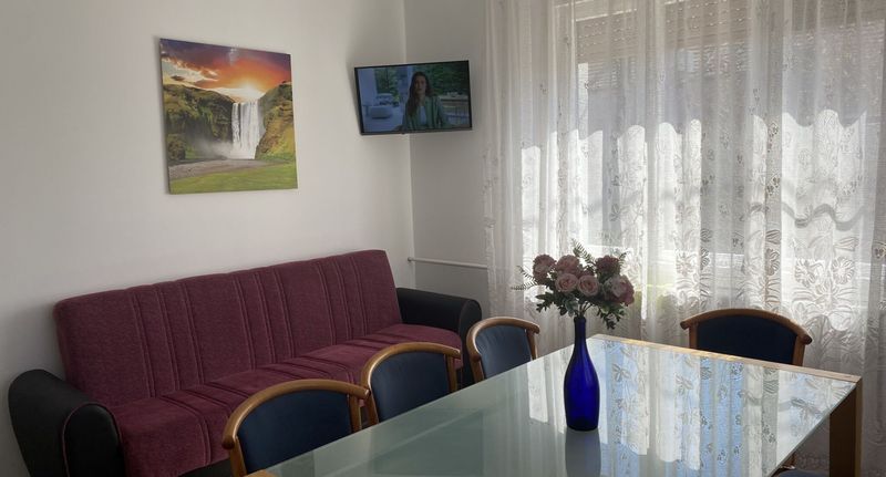Apartman pro 8 os. se 3 ložnicemi celý Dům přízemní - Júlia Apartmanház Szeged, foto 1