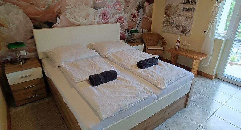 "A" Pokoj s manželskou postelí na poschodí - Mátis Villa Balatonederics, foto 5