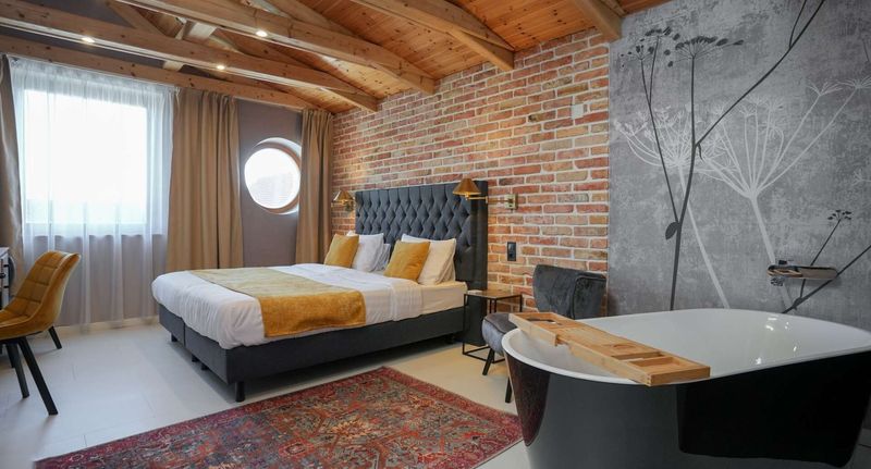 Lux Pokoj s vanou s manželskou postelí - ChaChaCha House Egerszalók, foto 1