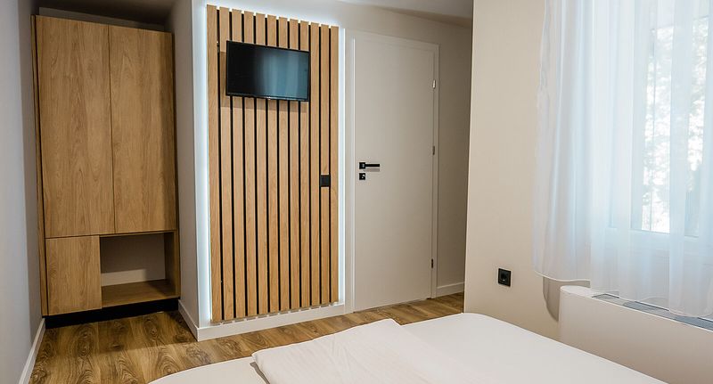 Pokoj s manželskou postelí s výhledem na les na přízemí - Complex Turistic Căpuș & Spa Căpuşu Mare, foto 1