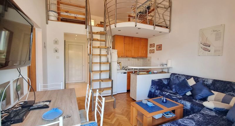 Apartman s manželskou postelí s 1 ložnicí s výhledem na moře na poschodí (s možností přistýlky) - Apartment Vlahinja Baška, foto 1