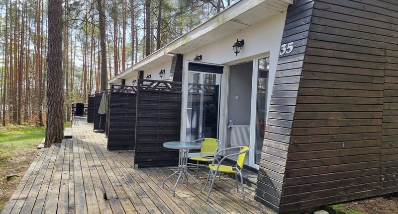 Economy Apartman pro 2 os. s 1 ložnicí s výhledem na les - Ośrodek La La Las - domki letniskowe w lesie nad jeziorem, foto 1