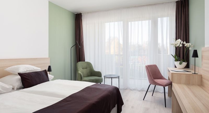 Pokoj s balkónem pro 2 os. na poschodí - Hunguest Hotel Flóra, foto 1