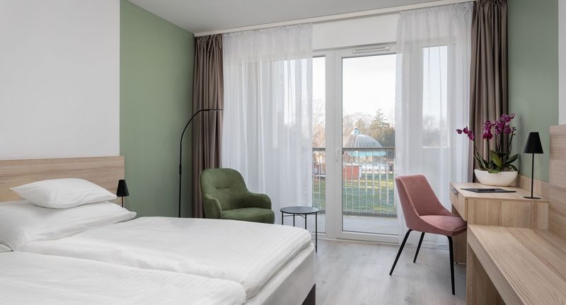 Superior Pokoj pro 2 os. na poschodí - Hunguest Hotel Flóra, foto 1