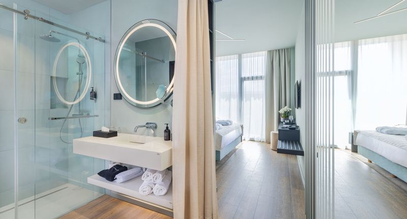 Pokoj s manželskou postelí na poschodí - Viale Boutique Hotel Villány, foto 1