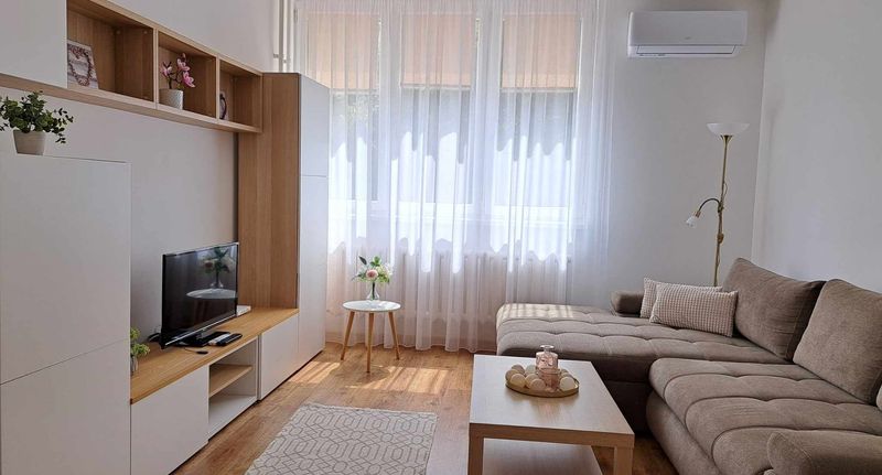 Family Apartman s klimatizací pro 4 os. se 2 ložnicemi - Peony Apartment Nyíregyháza, foto 1