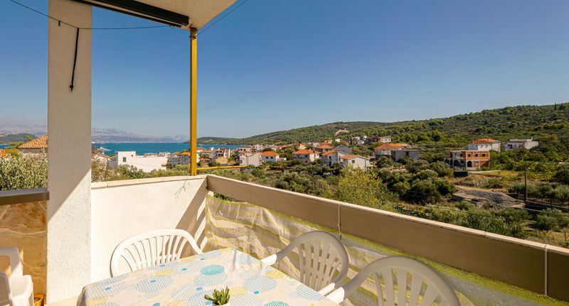 Apartman pro 7 os. se 2 ložnicemi - Apartments Naki Slatine, foto 1