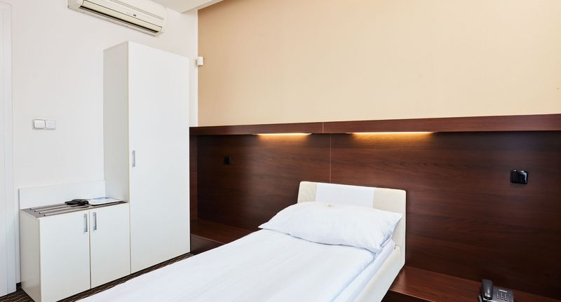 Pokoj bezbariérový pro 1 os. - Hotel Rottal Otrokovice, foto 1