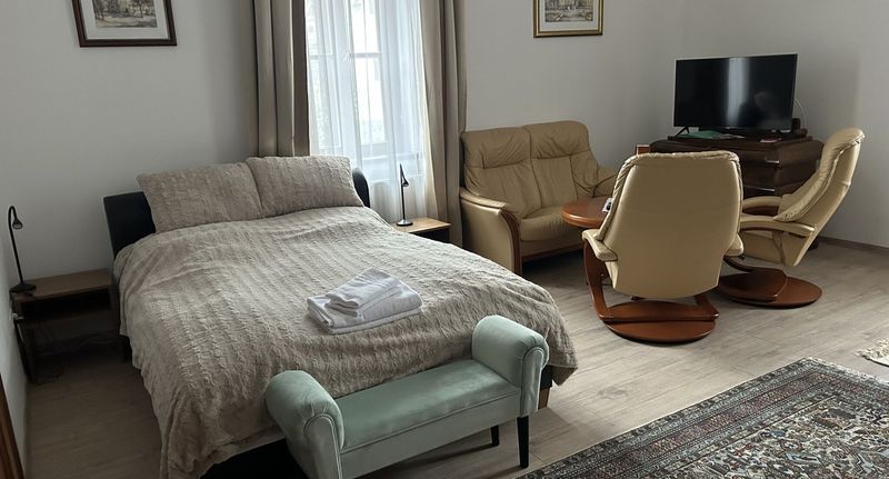 Pokoj s koupelnou s manželskou postelí na přízemí (s možností přistýlky) - Rózsakert Vendégház Celldömölk, foto 1
